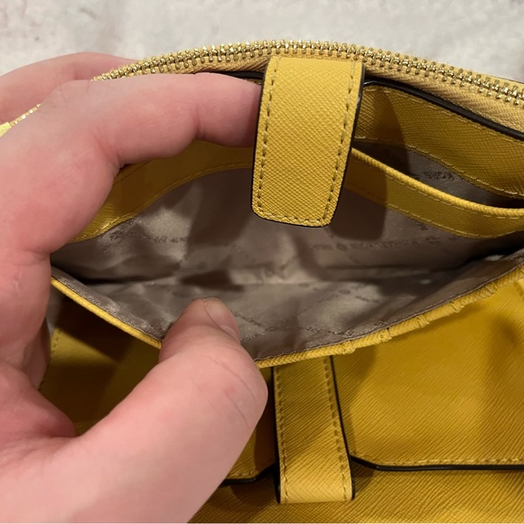 Michael Kors Yellow Leather Jet Set Smartphone Wristlet - Picture 10 of 10